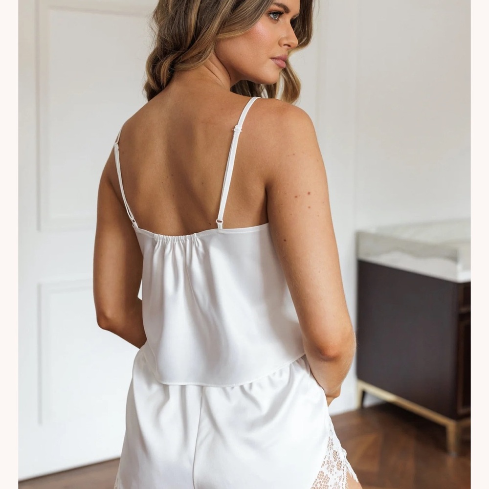 Le Rose Poppy Lace Trim Cami Set in White